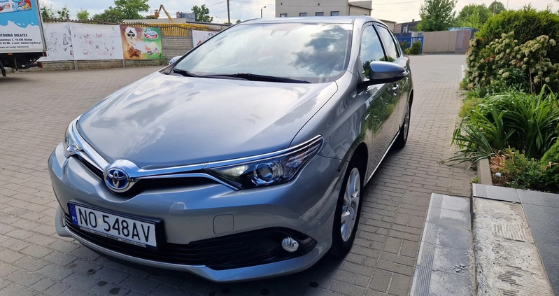 Toyota Auris cena 64900 przebieg: 82000, rok produkcji 2016 z Połaniec małe 172